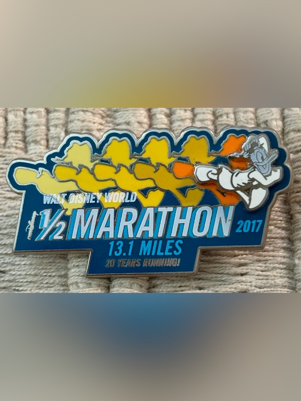 DISNEY 2017 Walt Disney World 20th Anniversary 1/2 Marathon Donald Duck Pin